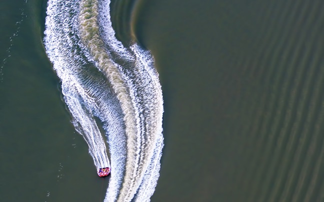 aerial photo of speedboats in the sea