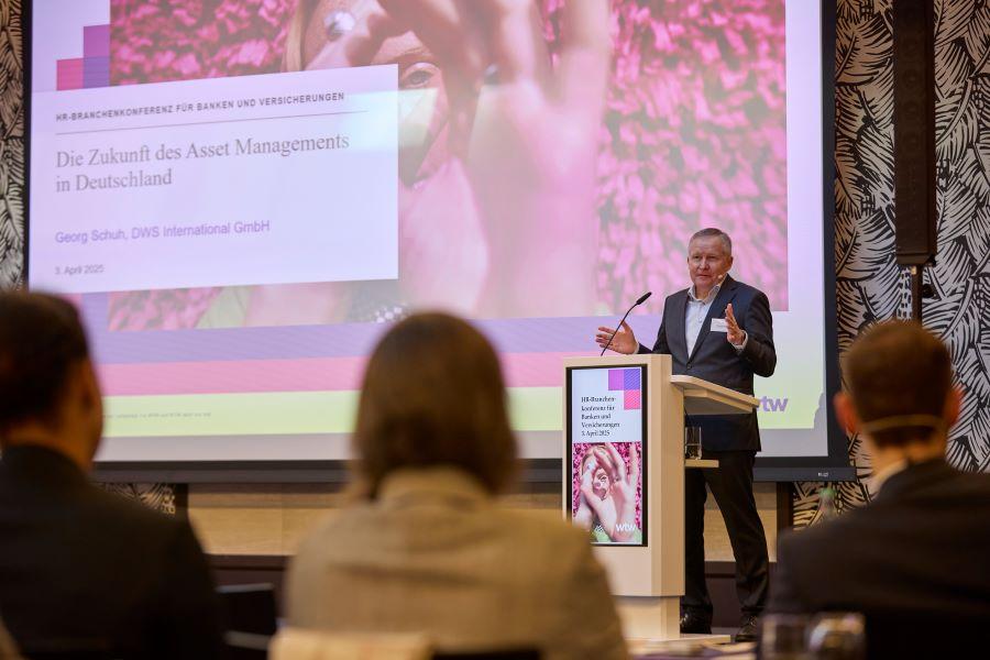 Georg Schuh, DWS, bei der HR-Branchenkonferenz 2025.